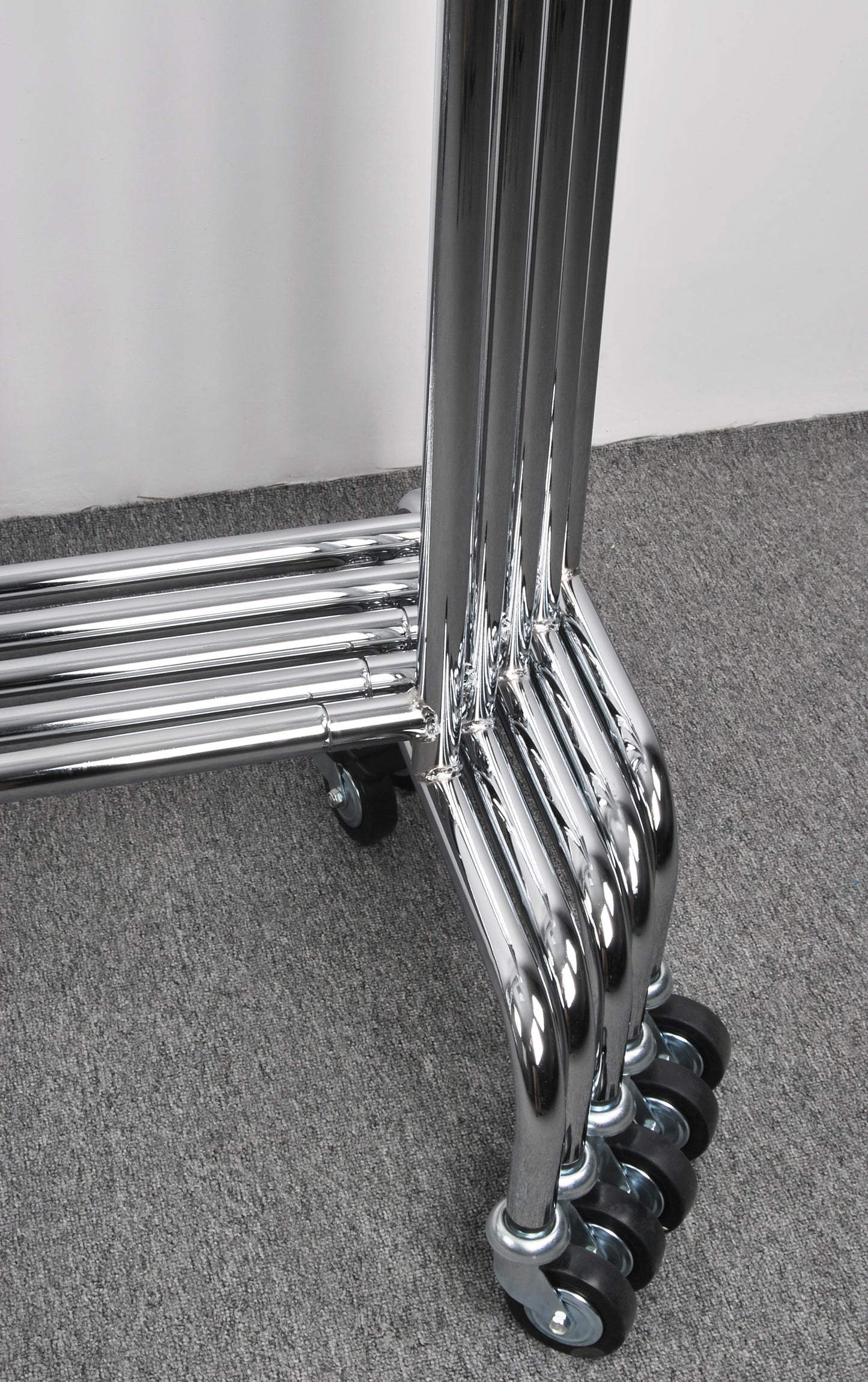 Stender appendiabiti infilabili basso cromato con ruote